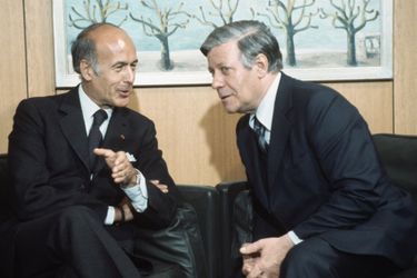 Valéry Giscard d'Estaing et le chancelier allemand Helmut Schmidt le 16 juin 1977.
