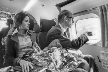 Valéry Giscard d'Estaing et sa fille Valérie-Anne en hélicoptère à Lyon le 29 avril 1974, France.