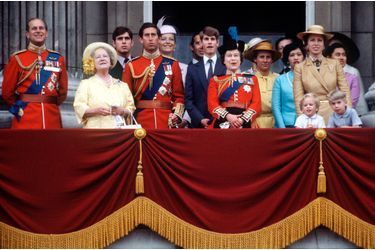 La reine Elizabeth II avec la famille royale au balcon de Buckingham Palace pour Trooping the Colour, le 14 juin 1980