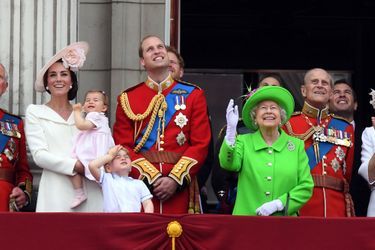 La reine Elizabeth II avec la famille royale au balcon de Buckingham Palace pour Trooping the Colour, le 11 juin 2016