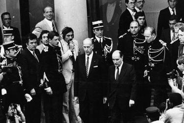 Valéry Giscard d'Estaing et François Mitterrand, après la victoire de ce dernier au second tour de l'élection présidentielle, le 21 mai 1981 à l'Elysée.