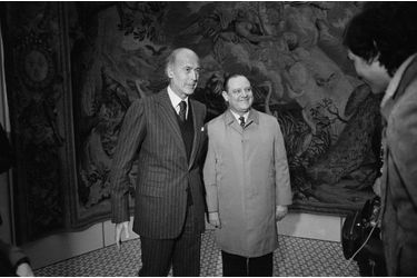 Valéry Giscard d'Estaing et Raymond Barre à l'aéroport d'Orly le 4 mars 1979, France. 