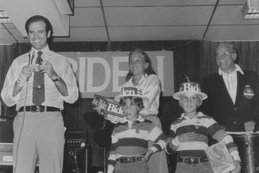 Joe et Jill Biden, avec les petits Hunter et Beau, en 1988.