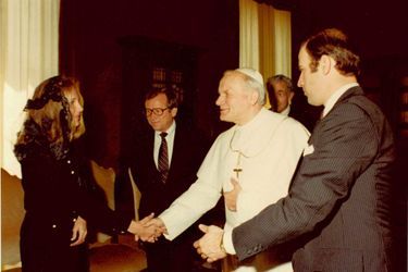 Jill et Joe Biden rencontrent le pape Jean-Paul II, en 1980.