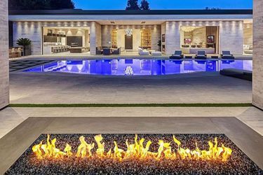 Kylie Jenner a dépensé 36,5 millions de dollars pour acquérir cette luxueuse propriété située dans le quartier huppé de Holmby Hills à Los Angeles