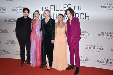 Louis Garrel, Saoirse Ronan, Greta Gerwig, Florence Pugh et Timothée Chalamet lors de la première du film &quot;Les filles du Docteur March&quot; à Paris, le 12 décembre 2019. 