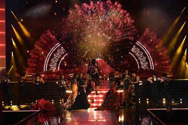 Les Miss défilent lors du troisième tableau rendant hommage à l'Espagne lors de l'élection de Miss France 2020 à Marseille le 14 décembre 2019