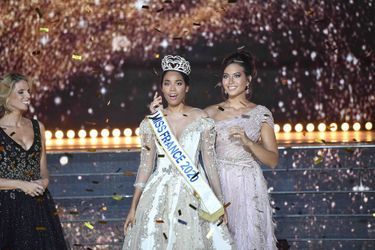Clémence Botino est sacrée Miss France 2020 à Marseille le 15 décembre 2019