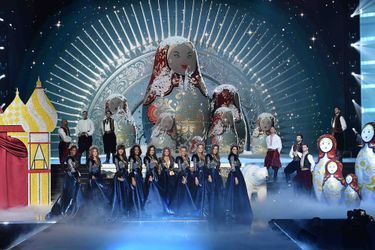Les Miss défilent lors du second tableau rendant hommage à la Russie lors de l&#039;élection de Miss France 2020 à Marseille le 14 décembre 2019