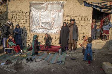 Ce couple et ses enfants ont fui la province du Helmand, contrôlée en partie par les talibans. Ils vivent depuis huit ans dans ce camp de Kaboul. 