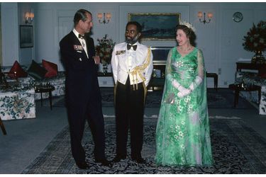 Le sultan Qaboos d&#039;Oman avec la reine Elizabeth II et le prince Philip à Mascate, le 29 février 1979