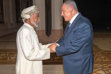 Le sultan Qaboos d&#039;Oman avec le Premier ministre d&#039;Israël Benjamin Netanyahu à Mascate, le 26 octobre 2018