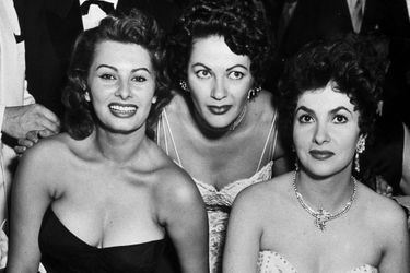 Aux côtés de Sophia Loren en 1954.