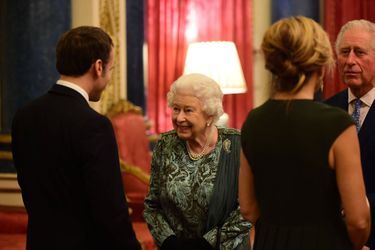 La reine Elizabeth II avec le président français Emmanuel Macron à Londres, le 3 décembre 2019