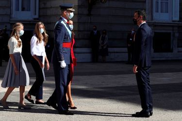 La reine Letizia et le roi Felipe VI d'Espagne avec leurs filles les princesses Leonor et Sofia à Madrid, le 12 octobre 2020