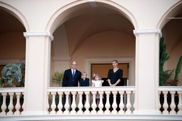 La princesse Charlène et le prince Albert II de Monaco avec leurs jumeaux le prince Jacques et la princesse Gabriella à Monaco, le 23 juin 2020
