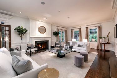 Ashton Kutcher et Mila Kunis vendent leur première maison située à Beverly Hills pour la modique somme de 13,995 millions de dollars 
