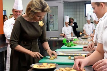 La reine Mathilde de Belgique dans une école hôtelière à Koksijde, le 5 novembre 2019
