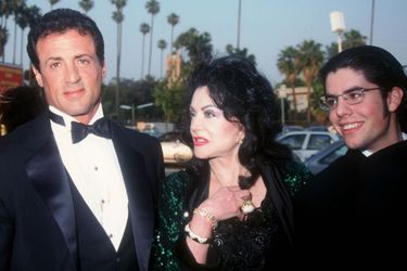 Sylvester et Jackie Stallone avec le fils de l'acteur, Sage, aux Blockbuster Entertainment Awards à Los Angeles en 1995