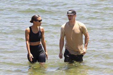 Ryan Dorsey avec une membre de la famille Rivera au lac Piru le 11 juillet 2020