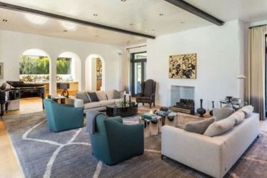 Lori Loughlin a vendu sa maison de Bel-Air (Los Angeles) au co-fondateur de Tinder Justin Mateen pour 18 millions de dollars