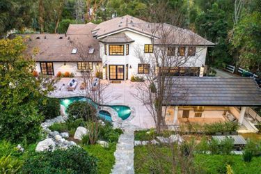 Miley Cyrus a dépensé 4,95 millions de dollars pour acquérir cette villa située à Hidden Hills, à Los Angeles