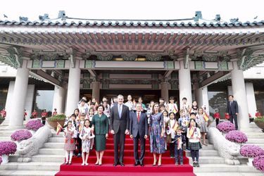 La reine Letizia et le roi Felipe VI d&#039;Espagne avec le couple présidentiel sud-coréen à Séoul, le 23 octobre 2019