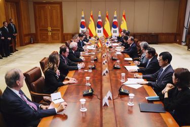 Le roi Felipe VI d&#039;Espagne avec le président sud-coréen Moon Jae-in à Séoul, le 23 octobre 2019