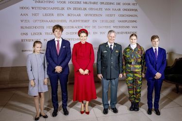 La princesse héritière Elisabeth de Belgique avec ses parents, ses frères et sa soeur à Bruxelles, le 8 octobre 2020