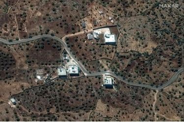 Le 28 septembre. Vue satellite de la résidence d’Al-Baghdadi, entourée de murs, près du village de Baricha (Syrie).