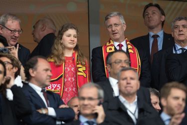 La princesse Elisabeth de Belgique avec son père, le 1er juillet 2016