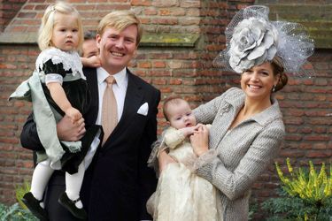 La princesse Alexia des Pays-Bas le jour de son baptême avec ses parents et sa grande soeur, le 19 novembre 2005