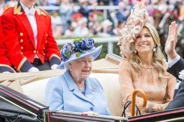 La reine Maxima des Pays-Bas avec un chapeau orné de fleurs en plumes, le 18 juin 2019