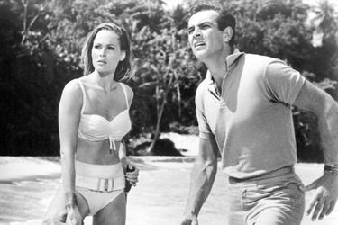 Sean Connery dans la peau de James Bond dans «James Bond 007 contre Dr No», sorti en 1962 (ici avec l&#039;actrice Ursula Andress)