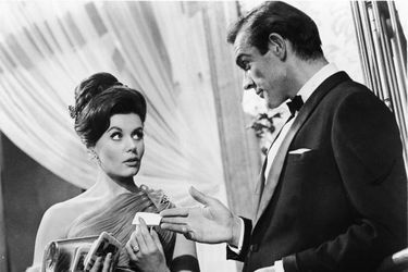 Sean Connery dans la peau de James Bond dans «James Bond 007 contre Dr No», sorti en 1962 (ici avec l&#039;actrice Eunice Gayson)