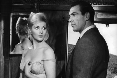 Sean Connery dans la peau de James Bond dans «Bons baisers de Russie», sorti en 1963 (ici avec l&#039;actrice Daniela Bianchi)