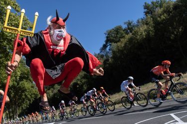 El Diablo, masqué, sur les routes entre Millau et Lavaur. 