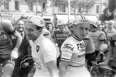 Paris-Nice, mars 1966, les deux grands rivaux, Anquetil et Poulidor, dos à dos...