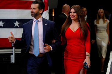 Donald Trump Jr et sa compagne Kimberly Guilfoyle lors du meeting de lancement de la campagne de Donald Trump à Orlando, le 18 juin 2019.