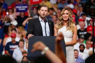 Eric et Lara Trump lors du meeting de lancement de la campagne de Donald Trump, le 18 juin 2019.