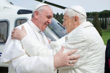 Vous avez élu le pape François, homme de l'année 2013Lire l'article<br />
Photo prise le 23 mars 2013, dix jours après l'élection de Jorge Mario Begoglio en remplacement de Benoit XVI, souffrant.  