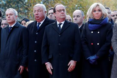 François de Rugy, Gérard Larcher, François Hollande et Brigitte Macron lors de la cérémonie au Stade de France. 