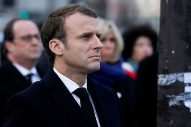 Emmanuel Macron lors de la cérémonie devant Le Carillon et Le Petit Cambodge.