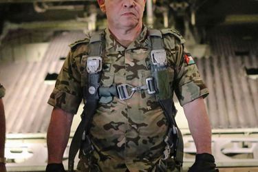Le roi Abdallah II en tenue de parachutiste lors d’un entraînement militaire en juillet 2014. Le souverain hachémite est le commandant suprême des forces armées jordaniennes.