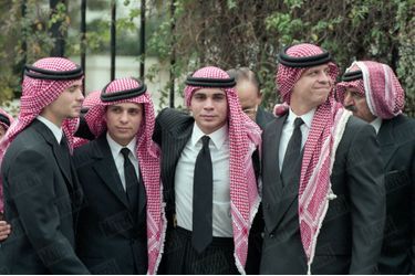 Le 7 février 1999, à Amman, les quatre frères du roi Abdallah sont réunis pour les obsèques de leur père, le roi Hussein. De gauche à droite, les princes Hashim, Hamza, Ali et Fayçal.