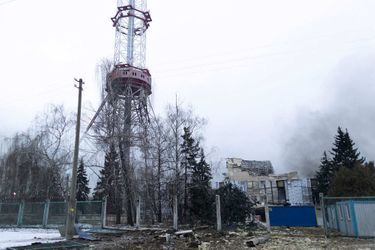 Cinq personnes ont été tuées et cinq blessées dans une frappe russe contre la tour de télévision à Kiev, le 1er mars 2022.