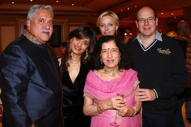 Le couple a rencontré Vijay Mallya, propriétaire de l&#039;écurie Sahara Force India, et sa famille. 