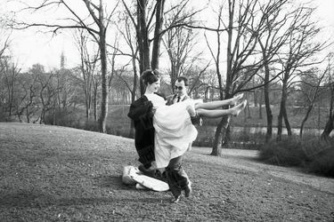 Anna Karina avec Jean-Luc Godard, le jour de leur mariage, le 7 mars 1961, en Suisse.