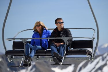 Emmanuel et Brigitte Macron à La Mongie, en avril dernier. 