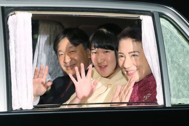 La princesse Masako et le prince Naruhito du Japon avec leur fille la princesse Aiko à Tokyo, le 23 décembre 2017